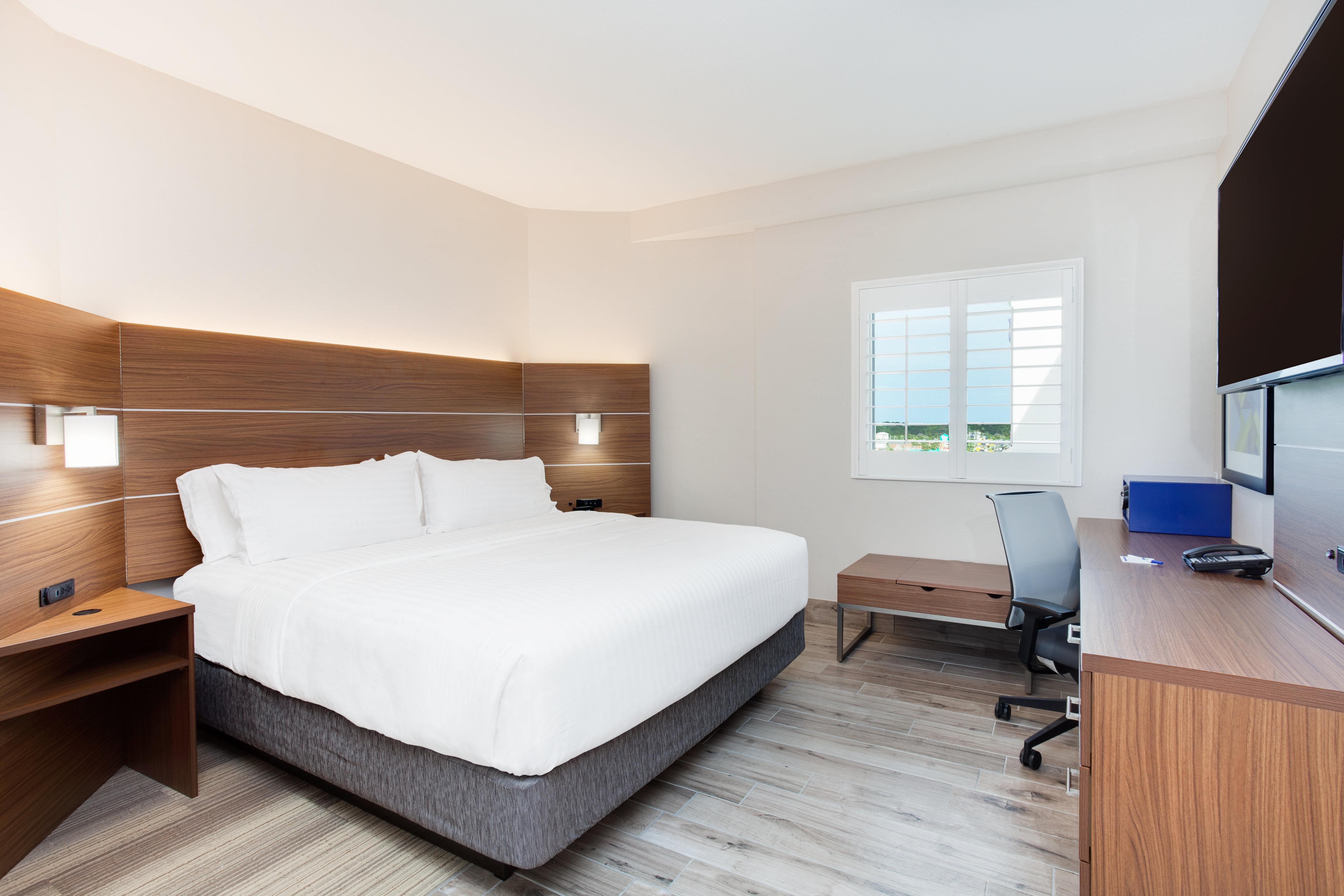 Holiday Inn Express & Suites Panama City Beach Beachfront By Ihg Экстерьер фото