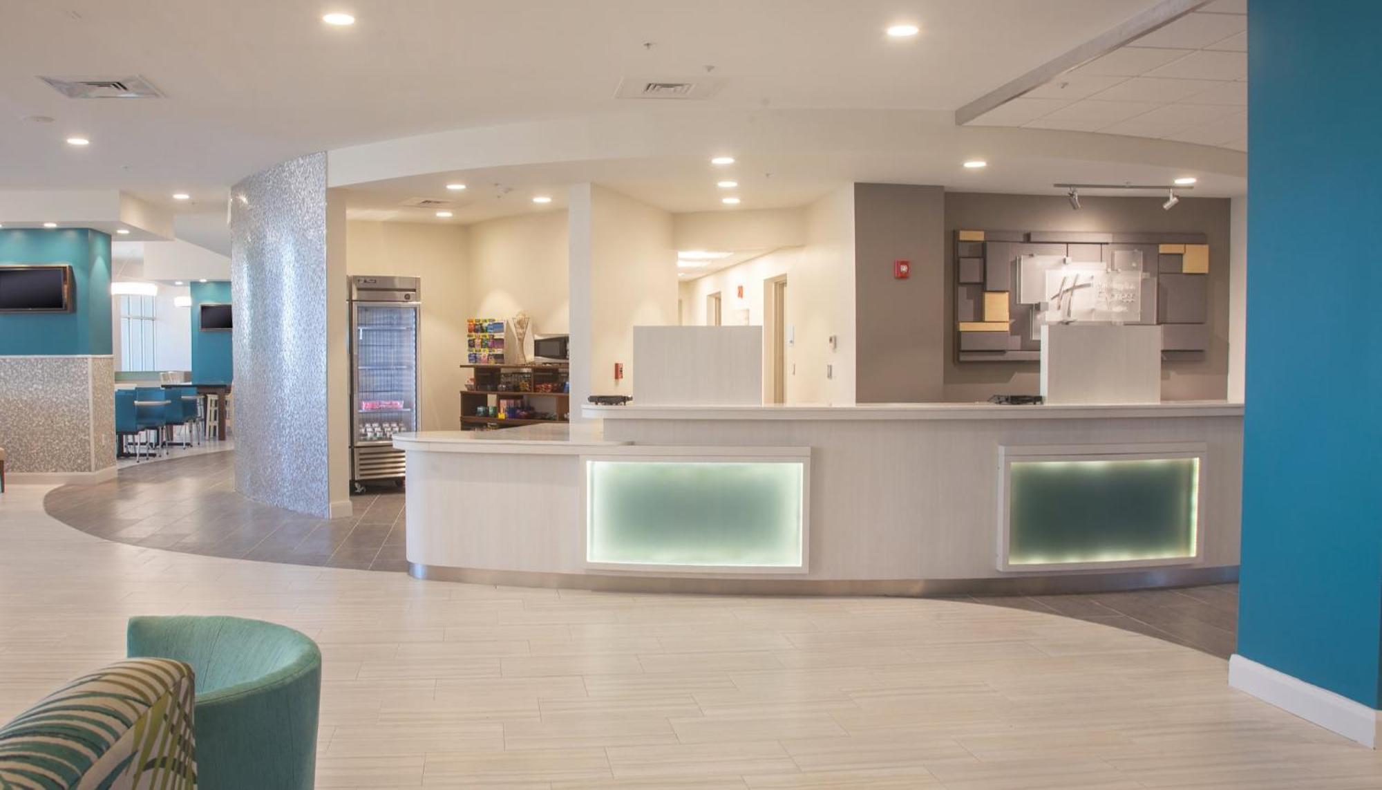 Holiday Inn Express & Suites Panama City Beach Beachfront By Ihg Экстерьер фото